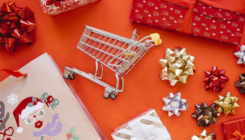 Use these tips to snag great holiday deals